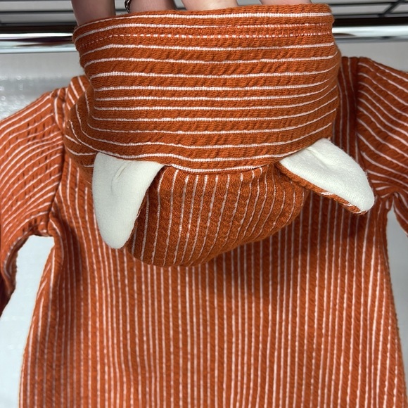 Infant hooded romper - Picture 2 of 2